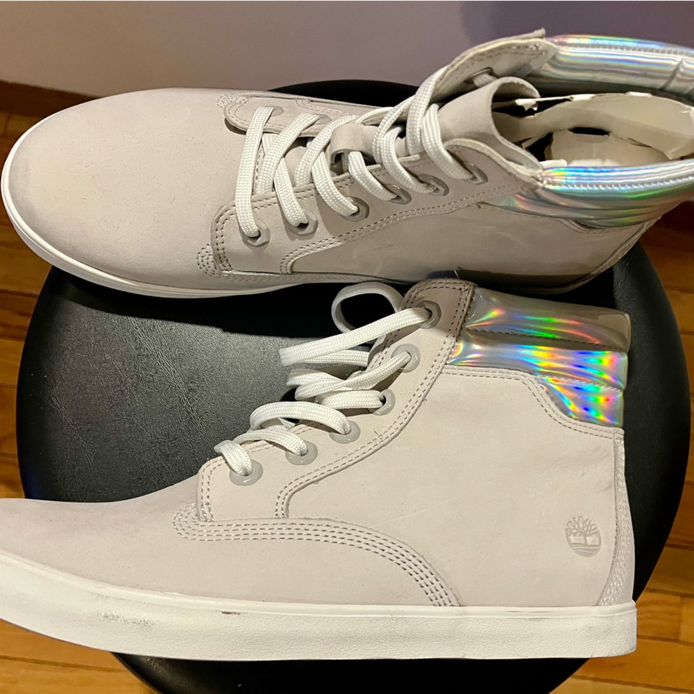 Timberland Women's Ankle Boots in Light Gray with Iridescent Detail